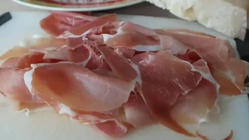 tranches de proscuitto