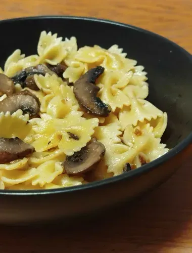 Farfalle aux champignons et sauce soja