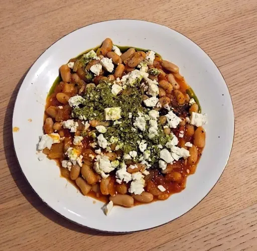 Poêlée de haricots blancs à la tomate et feta – Recette saine, rapide et gourmande diner ou déjeuner