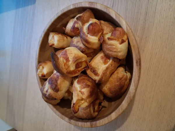Roulés de mini-saucisses à la pâte feuilletée pour lapéritif