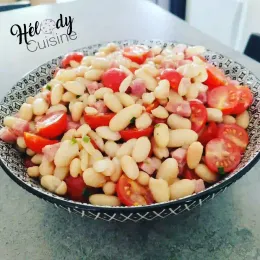 Salade de haricots blancs, aux tomates et cerise et jambon