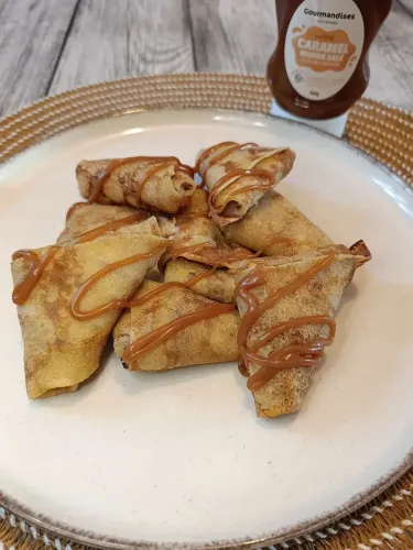 Samoussas de crêpe à la compote de pomme et caramel au beurre salé