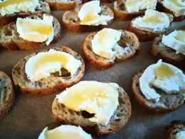 Toasts chèvre miel pour l'apéro