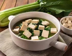 Soupe au Tofu et aux Épinards